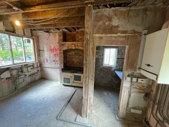 UNMODERNISED LARGE 5 BED DETACHED PERIOD PROPERTY