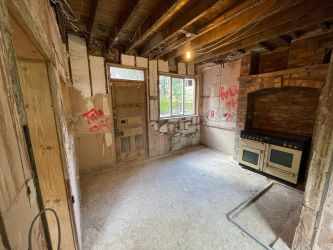 UNMODERNISED LARGE 5 BED DETACHED PERIOD PROPERTY