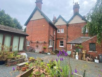 UNMODERNISED LARGE 5 BED DETACHED PERIOD PROPERTY