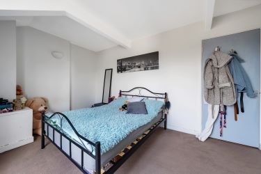 Elevate Your Portfolio: Exceptional 2nd-Floor Apartment, Featuring a Remarkable 22ft Open Plan Living Area Adorned with Exposed Beams. This Unique Property Offers Three Bedrooms, Including a Master Bedroom with a Balcony Showcasing Breathtaking Estuary Views. An Investment Opportunity Not to Be Missed for Discerning Investors Seeking Distinctive Assets.