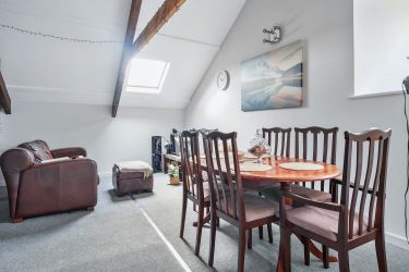 Elevate Your Portfolio: Exceptional 2nd-Floor Apartment, Featuring a Remarkable 22ft Open Plan Living Area Adorned with Exposed Beams. This Unique Property Offers Three Bedrooms, Including a Master Bedroom with a Balcony Showcasing Breathtaking Estuary Views. An Investment Opportunity Not to Be Missed for Discerning Investors Seeking Distinctive Assets.
