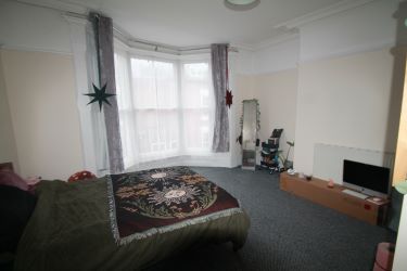 A Large 4 Bedroom Terraced Grade II Listed House, Being Located In Chester City Centre. Potential To Be Used As A Family Home Or As An Investment With Potential To Create A Significant Annual Income. Previous Use As A House In Multiple Occupation. Benefits From Gas Central Heating And Off Road Parking To Rear. Potential Gross Yield 10% Plus