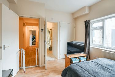 Coastal Ground Floor Flat with Strong Rental Appeal