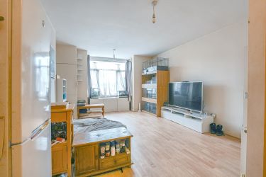 Coastal Ground Floor Flat with Strong Rental Appeal