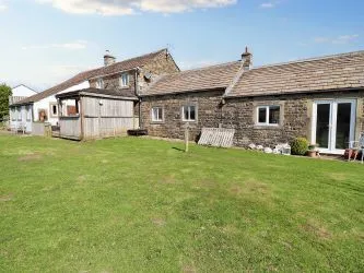 TRADITIONAL FARMHOUSE WITH EQUESTRIAN FACILITIES