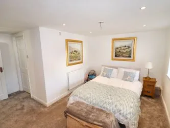 TRADITIONAL FARMHOUSE WITH EQUESTRIAN FACILITIES