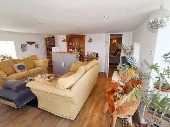 TRADITIONAL FARMHOUSE WITH EQUESTRIAN FACILITIES