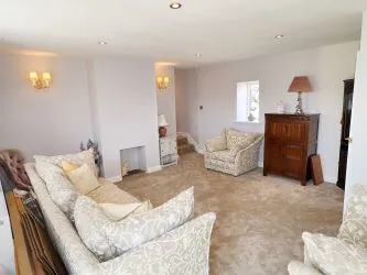 TRADITIONAL FARMHOUSE WITH EQUESTRIAN FACILITIES
