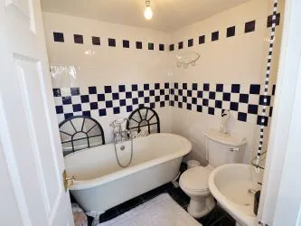 TRADITIONAL FARMHOUSE WITH EQUESTRIAN FACILITIES