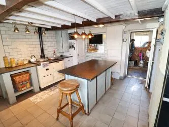 TRADITIONAL FARMHOUSE WITH EQUESTRIAN FACILITIES