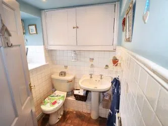 TRADITIONAL FARMHOUSE WITH EQUESTRIAN FACILITIES