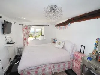 TRADITIONAL FARMHOUSE WITH EQUESTRIAN FACILITIES