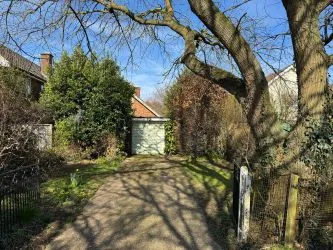 131 Field Common Lane, Walton-on-Thames, Surrey, KT12 3QW