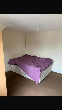 Town & Country Property Auctions offers this incredible 2 bedroom property in Campbeltown.