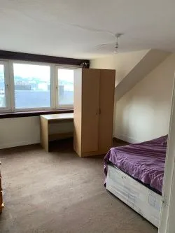 Town & Country Property Auctions offers this incredible 2 bedroom property in Campbeltown.