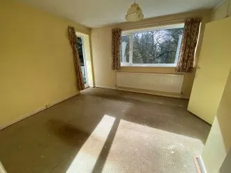Spacious balcony apartment overlooking gardens with a brilliant refurbishment opportunity to increase the value significantly, benefits from a separate kitchen and bathroom and separate w/c. Best of all its centrally located close to Westbourne Village.