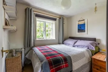TO BE SOLD AT AUCTION LARGE FIVE BED DETACHED PROPERTY