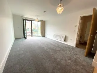Modern 2-bedroom flat in Bournemouth Town Centre with open-plan living, 2 bathrooms, private balcony, and underground parking. - The Summit, 211 Upper Terrace Road, Bournemouth, BH2 5EA