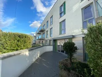 Modern 2-bedroom flat in Bournemouth Town Centre with open-plan living, 2 bathrooms, private balcony, and underground parking. - The Summit, 211 Upper Terrace Road, Bournemouth, BH2 5EA