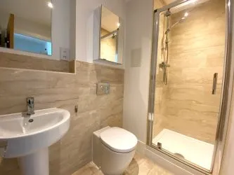 Modern 2-bedroom flat in Bournemouth Town Centre with open-plan living, 2 bathrooms, private balcony, and underground parking. - The Summit, 211 Upper Terrace Road, Bournemouth, BH2 5EA