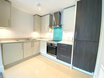 Modern 2-bedroom flat in Bournemouth Town Centre with open-plan living, 2 bathrooms, private balcony, and underground parking. - The Summit, 211 Upper Terrace Road, Bournemouth, BH2 5EA