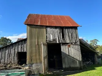 3 Bedroom village house with garden and barn