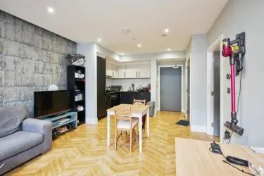 ONE BED APARTMENT GENERATING AN INCOME OF £12,000