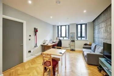 ONE BED APARTMENT GENERATING AN INCOME OF £12,000