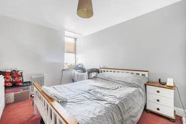 Unlock Prime Investment Potential: Well Presented First-Floor Apartment, Strategically Located with Proximity to Local Amenities, Estuary Views, Shops, Pubs, and Transport Hubs. A Lucrative Opportunity with Strong Rental Appeal and Promising Returns.