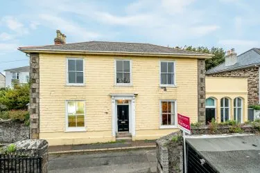 An architecturally stunning grade 2 listed detached four/five bedroom house with attached one bedroom annexe in a lovely hidden location