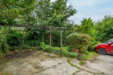 An architecturally stunning grade 2 listed detached four/five bedroom house with attached one bedroom annexe in a lovely hidden location
