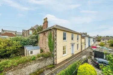 An architecturally stunning grade 2 listed detached four/five bedroom house with attached one bedroom annexe in a lovely hidden location