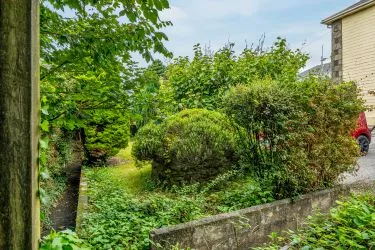 An architecturally stunning grade 2 listed detached four/five bedroom house with attached one bedroom annexe in a lovely hidden location