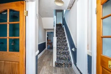 Auction 30/4/25
Viewings - Friday 21st March at 13-13.30