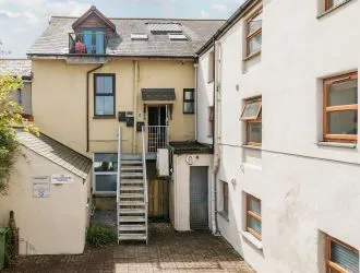 Elevate Your Portfolio: Exceptional 2nd-Floor Apartment, Featuring a Remarkable 22ft Open Plan Living Area Adorned with Exposed Beams. This Unique Property Offers Three Bedrooms, Including a Master Bedroom with a Balcony Showcasing Breathtaking Estuary Views. An Investment Opportunity Not to Be Missed for Discerning Investors Seeking Distinctive Assets.