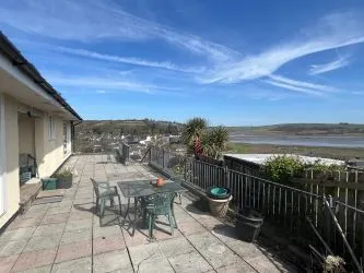 Tara, Stoneway Road, Laugharne, Carmarthen, SA33 4SU
Guide Price £380,000
Auction 28.5.25

Block Viewing - TBC
