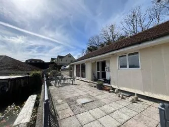 Tara, Stoneway Road, Laugharne, Carmarthen, SA33 4SU
Guide Price £380,000
Auction 28.5.25

Block Viewing - TBC