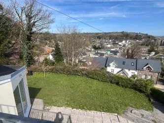 Tara, Stoneway Road, Laugharne, Carmarthen, SA33 4SU
Guide Price £380,000
Auction 28.5.25

Block Viewing - TBC