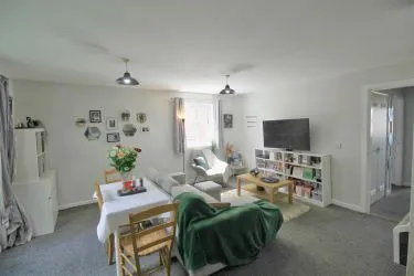 Set in a sought-after location, Flat 4, 79 Marland Way, Stretford, Manchester, M32 0NQ offers a fantastic investment opportunity with strong rental potential. This well-positioned riverside apartment enjoys stunning views over the marina, providing an attractive setting for tenants seeking a peaceful yet well-connected home. The property is being sold with vacant possession, allowing for immediate occupancy or the flexibility to secure new tenants at market value. Stretford’s ongoing regeneration and proximity to Manchester city centre make this a compelling prospect for investors looking to capitalise on rising demand in the area.