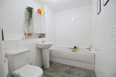 Set in a sought-after location, Flat 4, 79 Marland Way, Stretford, Manchester, M32 0NQ offers a fantastic investment opportunity with strong rental potential. This well-positioned riverside apartment enjoys stunning views over the marina, providing an attractive setting for tenants seeking a peaceful yet well-connected home. The property is being sold with vacant possession, allowing for immediate occupancy or the flexibility to secure new tenants at market value. Stretford’s ongoing regeneration and proximity to Manchester city centre make this a compelling prospect for investors looking to capitalise on rising demand in the area.