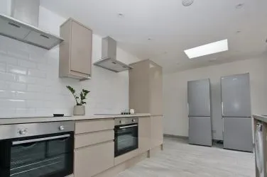 FOR SALE BY ONLINE PUBLIC AUCTION

9 BEDROOM HMO IN PRIME LOCATION

EXCELLENT INVESTMENT OPPORTUNITY  - APPROX 20% BMV

APPROX 7% NET YIELD