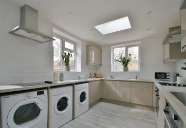 FOR SALE BY ONLINE PUBLIC AUCTION

9 BEDROOM HMO IN PRIME LOCATION

EXCELLENT INVESTMENT OPPORTUNITY  - APPROX 20% BMV

APPROX 7% NET YIELD