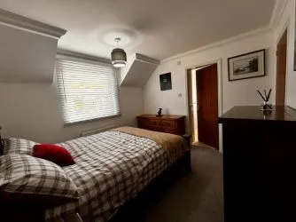 Town and Country Property Auctions are pleased to present this stylish, fully furnished top-floor flat, offering stunning views of the coast and the Dornoch hills.