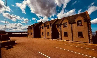 Town and Country Property Auctions are pleased to present this stylish, fully furnished top-floor flat, offering stunning views of the coast and the Dornoch hills.