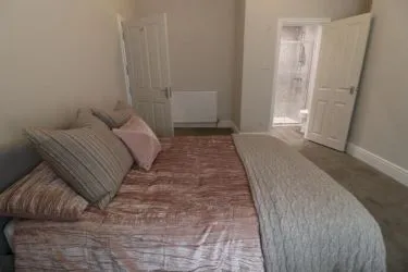 FIVE BEDROOOM INCOME GENERATING INVESTMENT