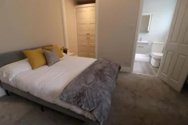 FIVE BEDROOOM INCOME GENERATING INVESTMENT