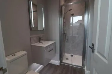 FIVE BEDROOOM INCOME GENERATING INVESTMENT