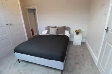 FIVE BEDROOOM INCOME GENERATING INVESTMENT