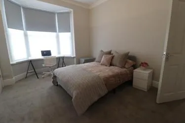 FIVE BEDROOOM INCOME GENERATING INVESTMENT