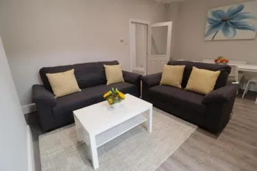 FIVE BEDROOOM INCOME GENERATING INVESTMENT